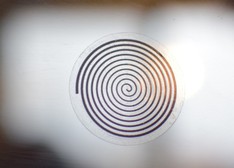 Transparent kruh: priesvitné nálepky s čiernou špirálou 3,5 CM